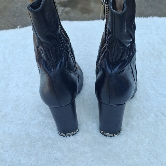 MICHAEL Michael Kors Black Heeled Boots with Ruched Detail - Picture 5 of 9
